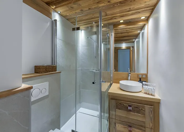 Renove A 150m Des Remontees, Terrasse Et Parking Couvert - Fr-1-569-126 *